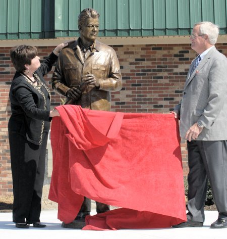 Gov. Bert T. Combs Statue Project